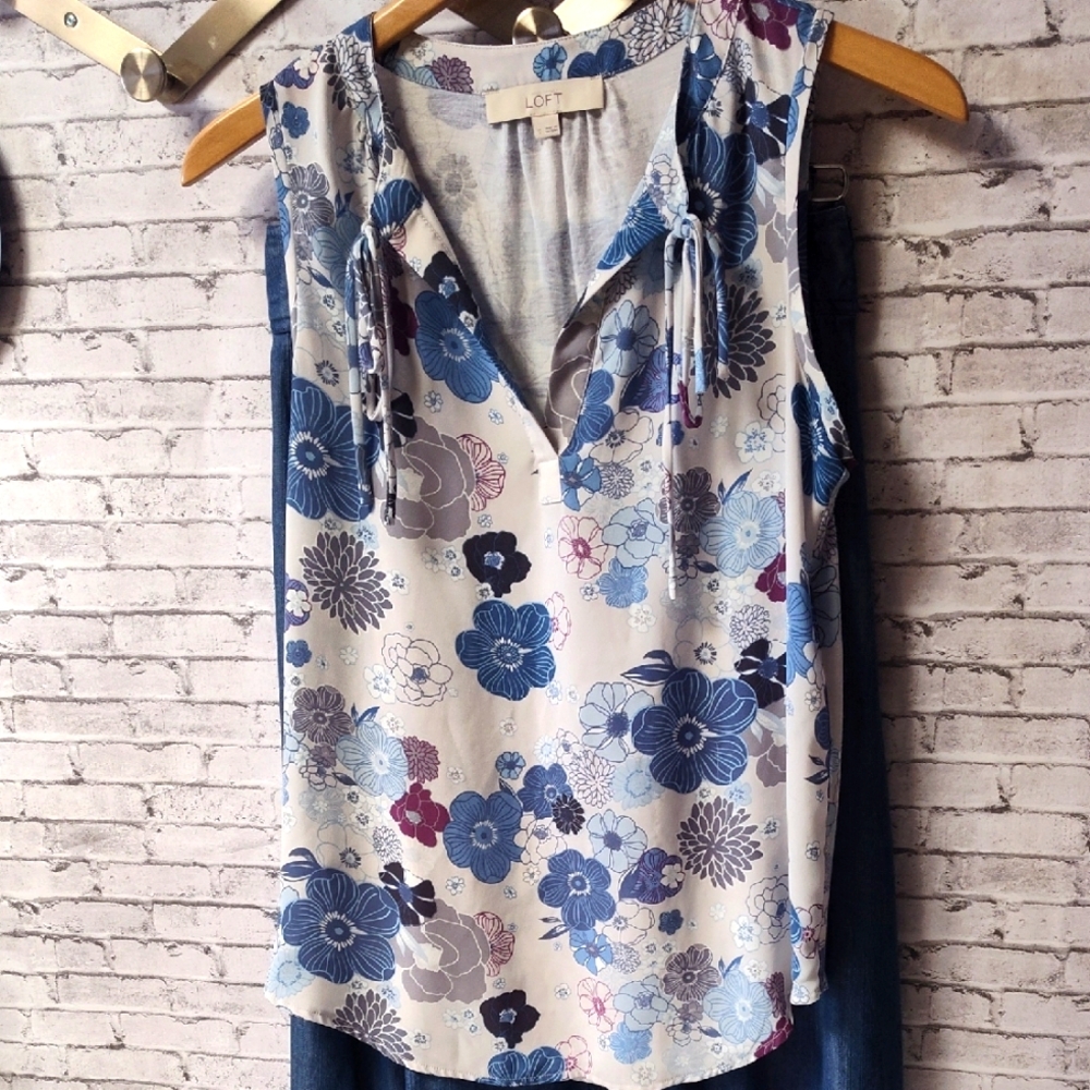 LOFT Women's Floral Sleeveless Top - Blue and White